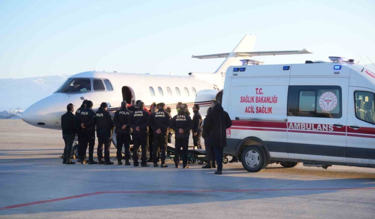 ucak-ambulansla-ankaraya-sevk-edilen-hasta-mus-state-hospitaldan-acil-tasinma-sureci-6L5b5R36.jpg