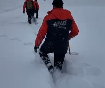 Yoğun Karda Yolda Kalan Aileye AFAD’ın 4 Saatlik Müdahalesi
