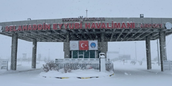 Yüksekova’da Yoğun Kar ve Sis Ulaşımı Olumsuzladı: Uçuşlar İptal Edildi