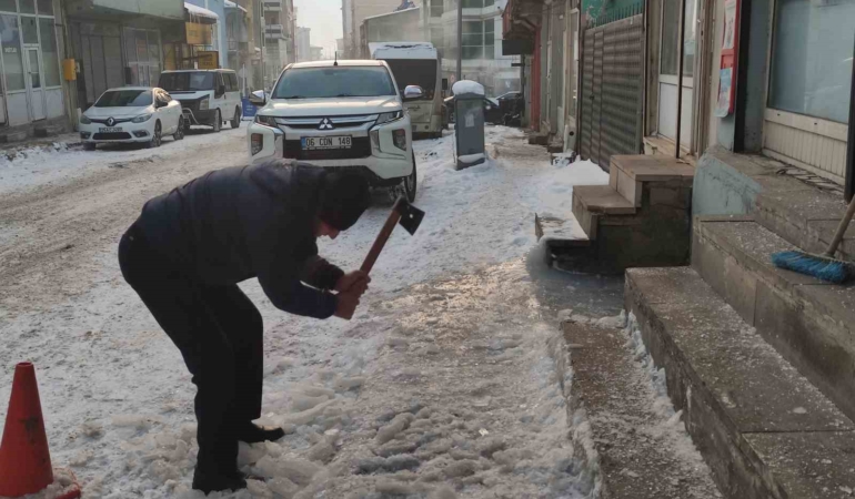 ardahanda-sabahin-girisinde-ic-donduran-buzlanma-dusen-sicakliklar-ve-zorlanan-gun-vkp7swAt.jpg