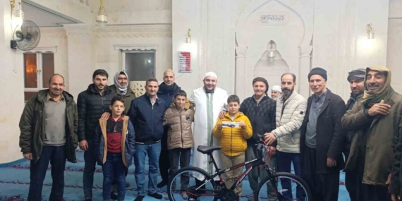 Camide Kur’an Öğretimi Başarılı Öğrencilere Hediyeler