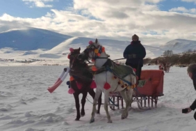 cildir-golunde-kisin-deneyim-buz-ustunde-atli-kizaga-ve-balik-ziyafetine-yolculuk-byAUgi8u.jpg