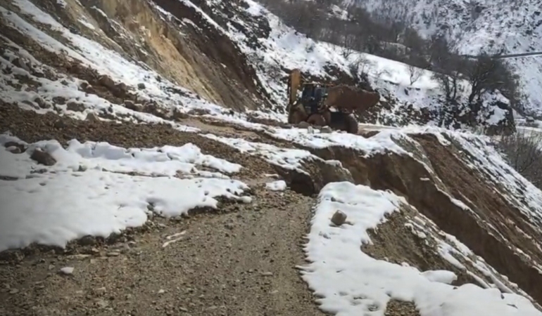 cunguste-heyelan-sonrasi-kapanan-yol-teknisyen-ekipler-tarafindan-acildi-tRVRQSMO.jpg
