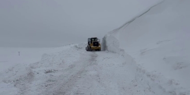 egri-cayir-mezrasi-yol-calismasi-karla-mucadelede-zorluklar-ve-operatorun-aciklamalari-hHC97JB2.jpg