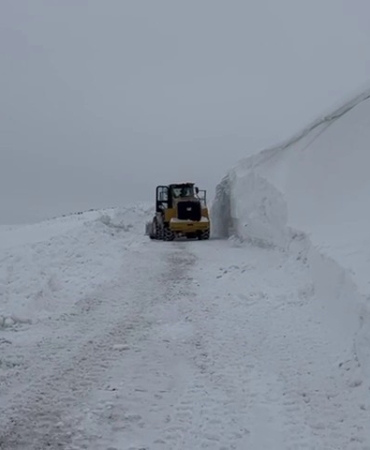 egri-cayir-mezrasi-yol-calismasi-karla-mucadelede-zorluklar-ve-operatorun-aciklamalari-hHC97JB2.jpg