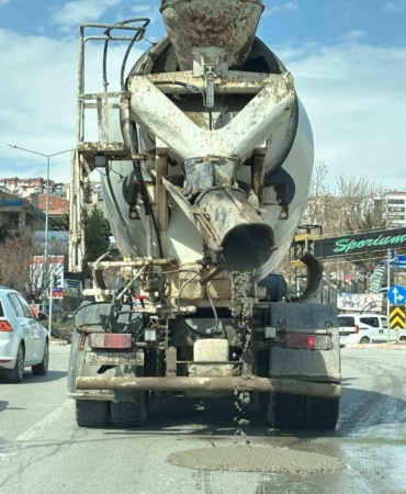 elazigda-mikser-surucusune-yola-beton-dokme-cezasi-839-bin-122-tl-zLu2AKKM.jpg