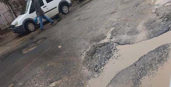 Ergani Yol Sorunu: Kar ve Yağmur Sonrası Derin Çukurlar Trafiği Tehdit Ediyor