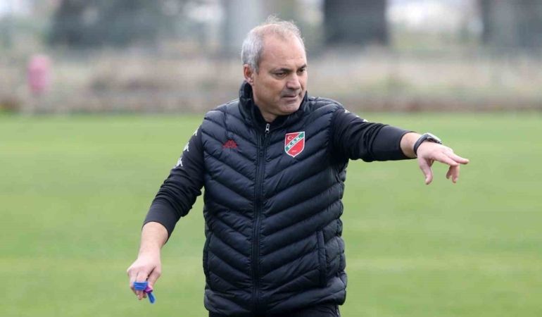 erkan-sozeri-elazigsporda-bordo-beyazlilarin-dorduncu-hocasi-gorev-basinda-UclWTpNT.jpg