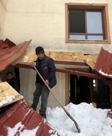 hakkari-yuksekovada-kar-dusmesiyle-gelen-hasar-ve-guvenlik-uyarilari-j2ASMryT.jpg