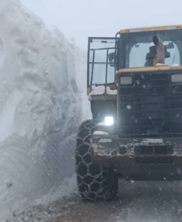 karlitepe-koyunde-karla-mucadelede-cig-riski-nedeniyle-ara-verildi-v5FImfgB.jpg