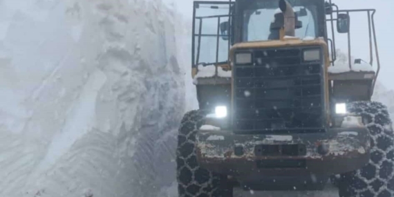 Karlitepe Köyünde Karla Mücadelede Çığ Riski Nedeniyle Ara Verildi