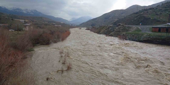 Kulp Çayı Taşkın Uyarısı: Yoğun Yağışlar ve Kar Erimesi Sonrası Artan Riski Vatandaşlara Bildirildi