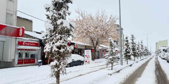 Patnos’ta Sıcak Havanın Ardından Yeni Kar Yağışı: Ulaşımla İlgili Önlemler ve Yol Durumları