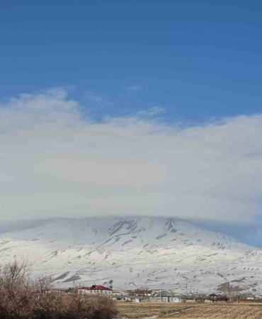 suphan-daginda-mercek-bulutu-van-golunun-beyaz-zemininde-ufukta-parlayan-doga-sirri-4THhCvwZ.jpg