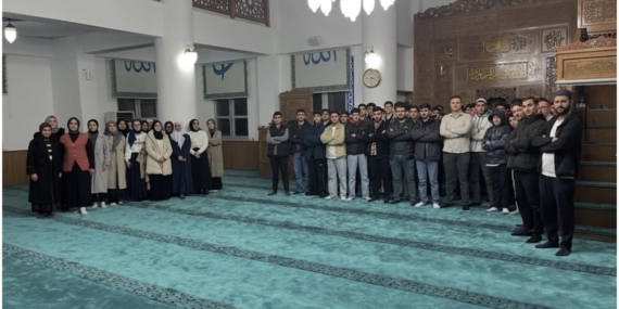 Teravihde Bütünleşen Öğretmen ve Öğrenciler: Türkiye Yüzyılı Maarif Modeliyle Dayanışma