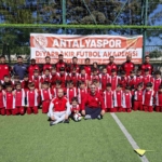 antalyaspor-diyarbakir-futbol-akademisi-miniklerle-saglikli-yasam-ve-kisisel-bakim-temali-etkinlik-vUnFHfCK.jpg