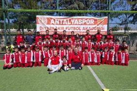antalyaspor-diyarbakir-futbol-akademisi-miniklerle-saglikli-yasam-ve-kisisel-bakim-temali-etkinlik-vUnFHfCK.jpg