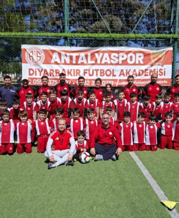 antalyaspor-diyarbakir-futbol-akademisi-miniklerle-saglikli-yasam-ve-kisisel-bakim-temali-etkinlik-vUnFHfCK.jpg