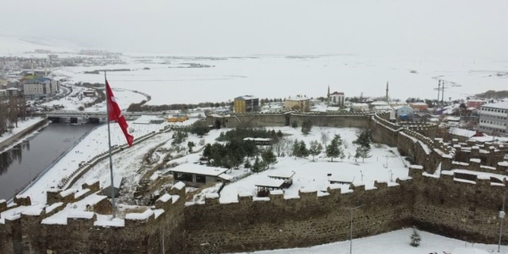 Ardahan’da Karla Kapsanan Tarihi Kaleye Havai Gözlemler: Şehir Beyaza Büründü