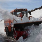 ardanuc-yolunda-karla-mucadele-karayollari-ekipleri-acilisa-odaklandi-sYLPOKrb.jpg