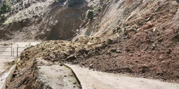 Batman’da Şiddetli Yağış Sonrası Toprak Kaymalarıyla Ulaşım Yolu Güçlükleri
