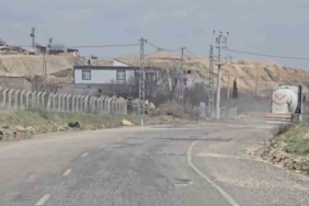 cermik-ergani-yolucukurlari-suruculeri-magdur-ediyor-yetkililerden-hizli-onarim-talebi-fOwsGBV8.jpg