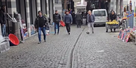 Çermik’te Ramazan Bayramı İçin Hamle Atan Vatandaşlar: Alışveriş Hız Kesmiyor