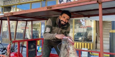cunguste-100-kiloluk-turna-baligi-yakalandi-cermikte-satisa-sunulacak-CmKpPsbY.jpg