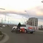diyarbakirda-motosiklet-ve-otomobil-carpismasi-kameralara-yansidi-pd82BqVm.jpg