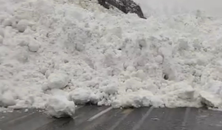 hakk-ri-cukurca-yolunda-cig-dusmesi-sonrasi-kurtarma-calismalari-ve-yol-acma-girisimleri-s2xRdt35.jpg