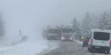 kar-yagisi-ardahanda-yolda-yol-aciyor-hanakdamal-yollarinda-guncel-takip-Mz2VqvTe.jpg