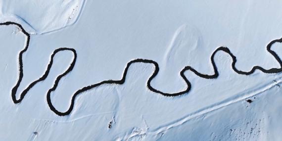 Karlı Cilo Dağı Manzarasıyla Dolup Taşan Yüksekova Menderesleri: Havadan Yansıyan Büyü