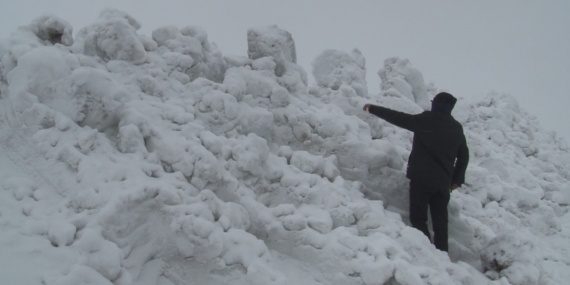Kars’ta Bahar Umudu Kışı Yeniden Yaşatıyor: Boğatepe ve Göle Yollarında Yoğun Kar ve Tipi