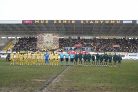 mus-spor-kulubu-bursaspor-karsisinda-1-0lik-sonucla-sahadan-maglup-ayrildi-1ZlaB1pJ.jpg