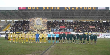 mus-spor-kulubu-bursaspor-karsisinda-1-0lik-sonucla-sahadan-maglup-ayrildi-1ZlaB1pJ.jpg