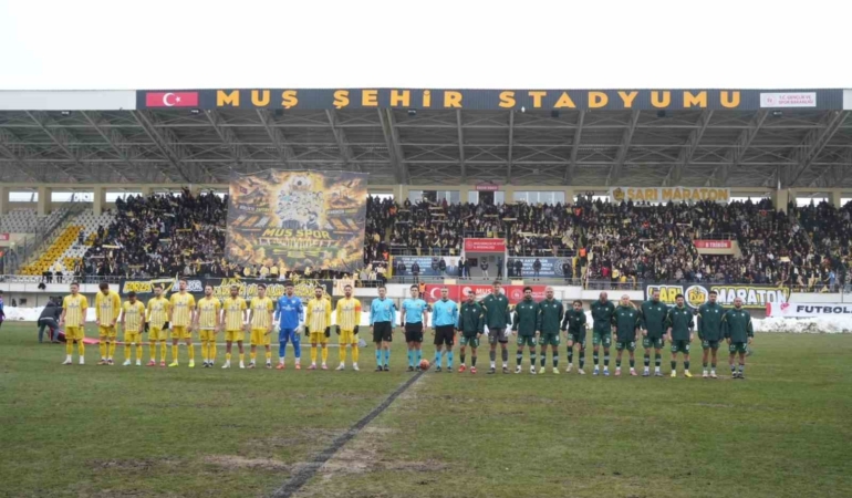mus-spor-kulubu-bursaspor-karsisinda-1-0lik-sonucla-sahadan-maglup-ayrildi-1ZlaB1pJ.jpg