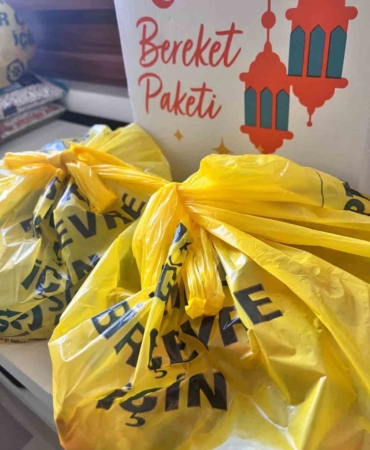 ramazan-dayanismasi-muharrem-akkilic-ilkogretim-okulu-65-aileye-gida-yardimi-DfU8aQDh.jpg