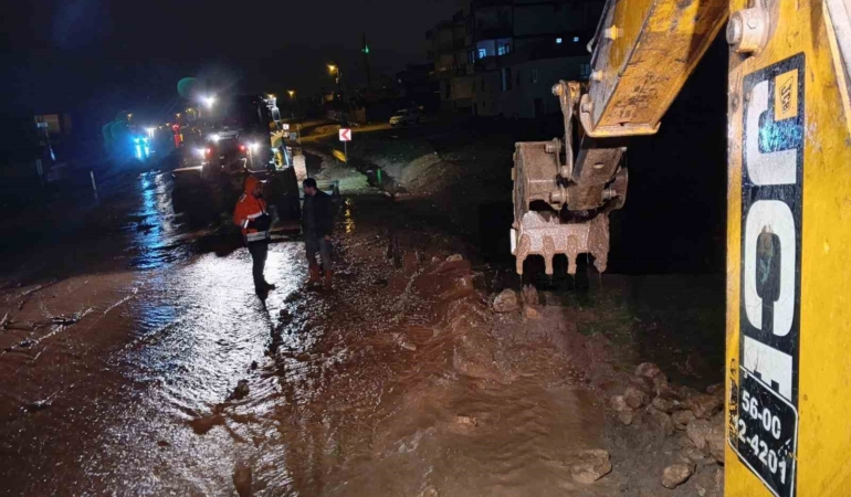 siirt-kurtalanda-sel-baskinina-mudahale-21-arac-ve-59-personel-ile-koordineli-calisma-i17j1NIJ.jpg