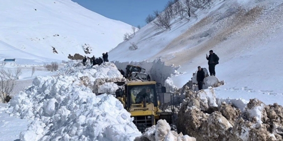tuncelide-kar-yagisinin-ardindan-koy-yolu-ulasimi-yeniden-saglandi-yogun-gayretler-sonuc-verdi-memvbzTt.jpg