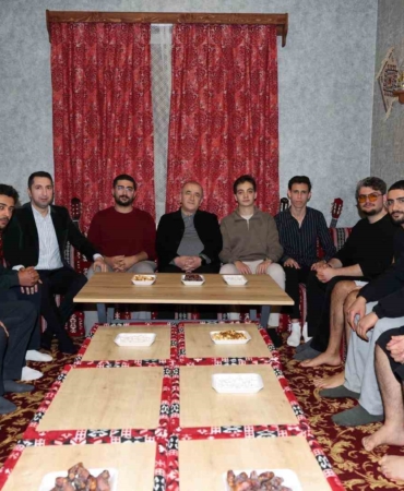 vali-numan-hatipoglu-ile-yurtta-iftar-sevincine-ortak-olunan-anlar-QiyLOsXB.jpg