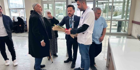 yaslilar-icin-deger-verme-haftasi-diyarbakirda-hastane-ici-destek-ve-moral-yolculugu-vM5Q4FXN.jpg