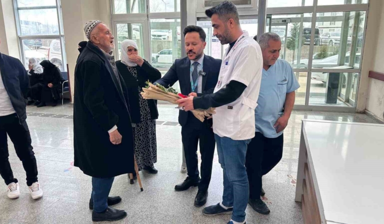 yaslilar-icin-deger-verme-haftasi-diyarbakirda-hastane-ici-destek-ve-moral-yolculugu-vM5Q4FXN.jpg