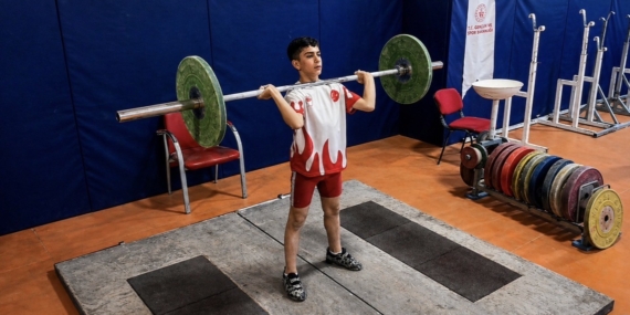 Ağrı’dan Türkiye Şampiyonluğuna Uzanan Genç Halterci Osman Oğur’un Başarı Hikayesi