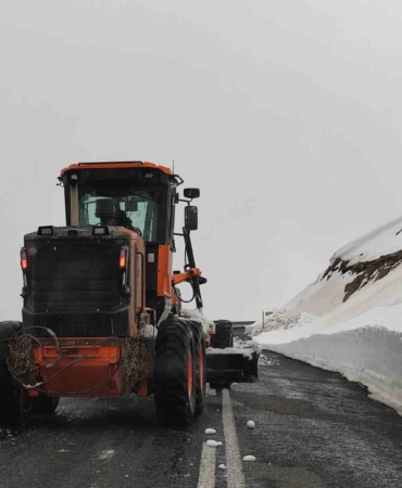 ardahan-ardanuc-yolu-yeniden-ulasima-acildi-zorlu-kosullarda-yogun-calisma-QffFPYYj.jpg