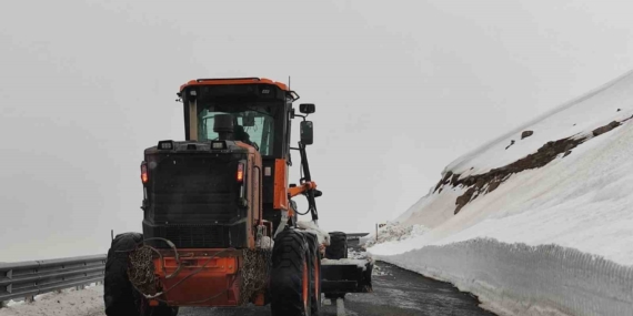 ardahan-ardanuc-yolu-yeniden-ulasima-acildi-zorlu-kosullarda-yogun-calisma-QffFPYYj.jpg