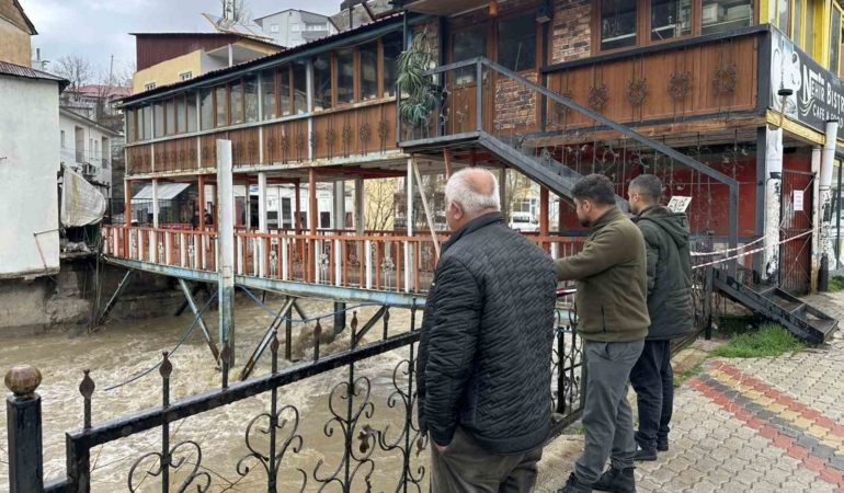 catakta-siddetli-yagis-ve-kar-erimelerinin-olusturdugu-taskin-riski-sonrasi-tedbirler-QVCWHgVO.jpg