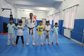 cermikte-karate-kurslarina-yogun-ilgi-gencler-milli-sporcu-hedefiyle-yetisiyor-T6xtANh8.jpg