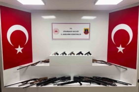 diyarbakir-operasyonunda-kacak-silah-ve-muhimmat-yakalandi-6-12-nisan-donemi-genis-operasyon-raporu-GG4xnZtc.jpg