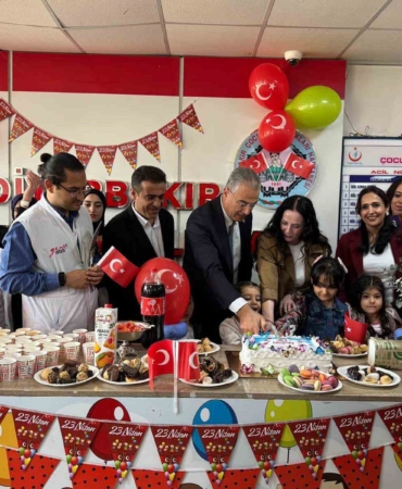 diyarbakirda-hastanede-23-nisan-coskusu-miniklere-ozel-etkinlik-tgE2OgDM.jpg