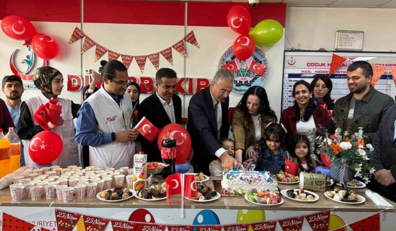 diyarbakirda-hastanede-23-nisan-coskusu-miniklere-ozel-etkinlik-tgE2OgDM.jpg